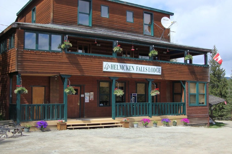 helmcken falls lodge exterieur.webp