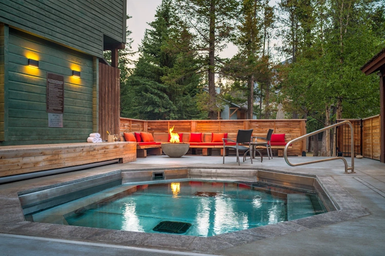 buffalo mountain lodge spa bad buiten.webp