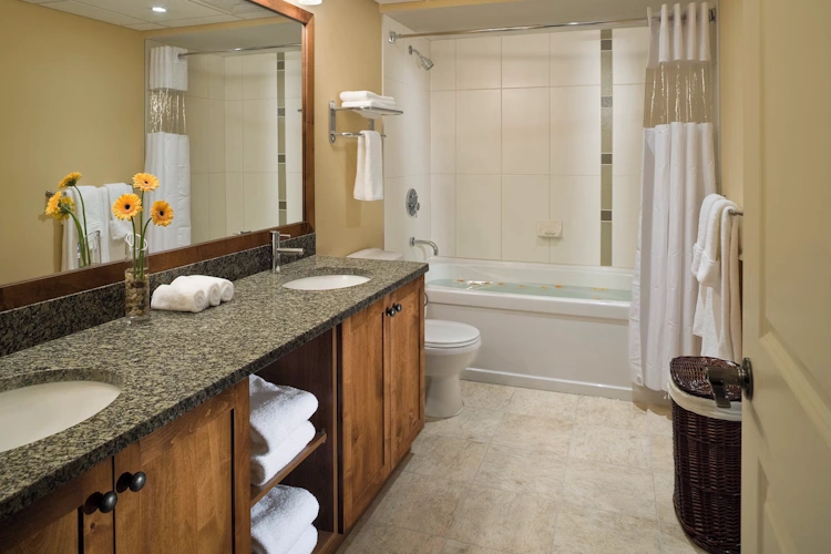 walnut beach resort kamer badkamer.webp