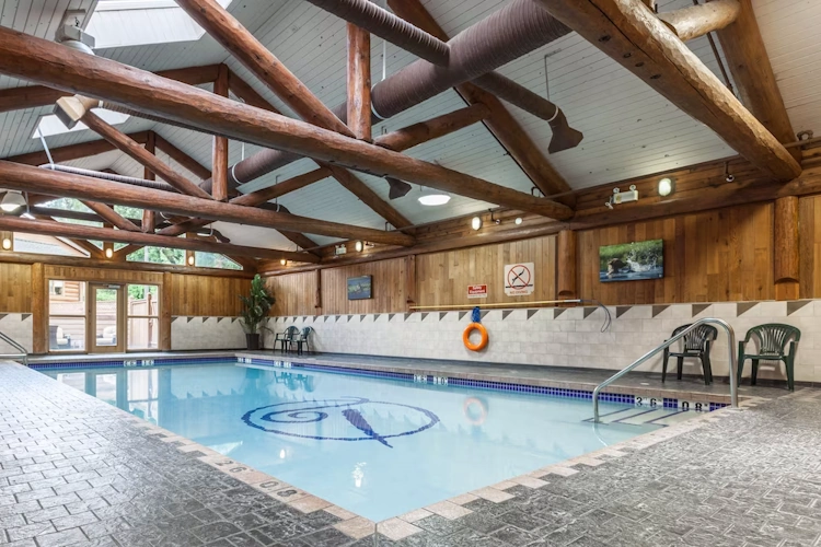 tigh-na-mara seaside spa resort binnenzwembad.webp