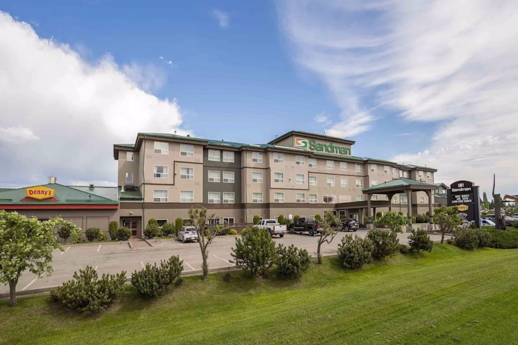 sandman hotel quesnel exterieur.webp