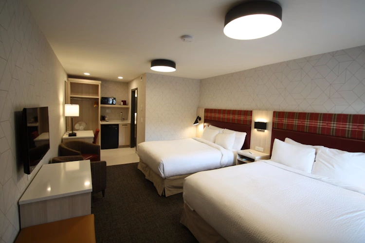 mountaineer lodge kamer 2 bedden.webp