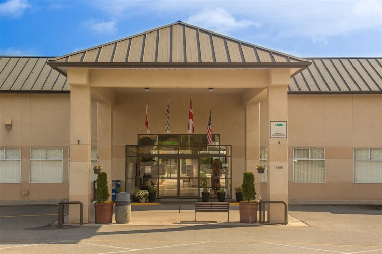 powell river town centre hotel exterieur.webp