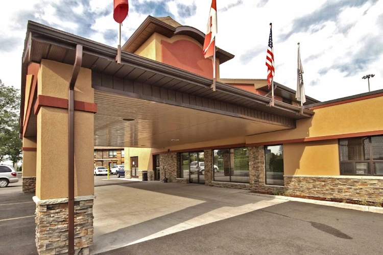 quality inn kitchener - exterieur.webp
