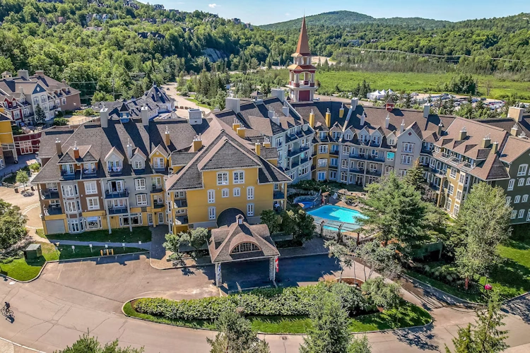 les suites tremblant - la tour des voyageurs - exterieur i.webp