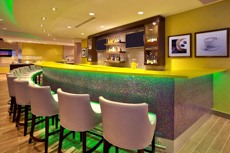 crowne plaza kitchener - bar.webp