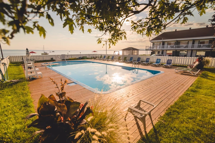 baie bleue - zwembad buiten.webp
