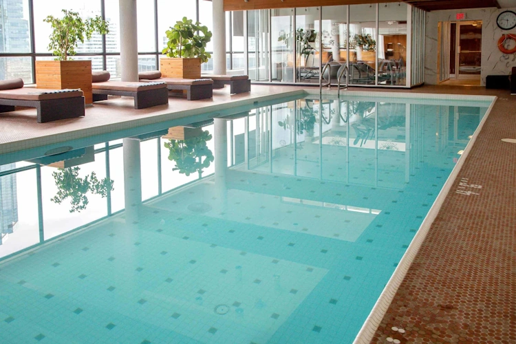 Sandman Signature Edmonton Downtown Hotel zwembad.webp