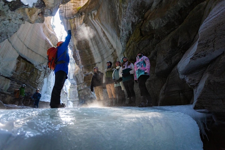 2022 Winter_Maligne Canyon Shoot_Credit-Parks Canada-Luuk Wijk-medium 050.jpg