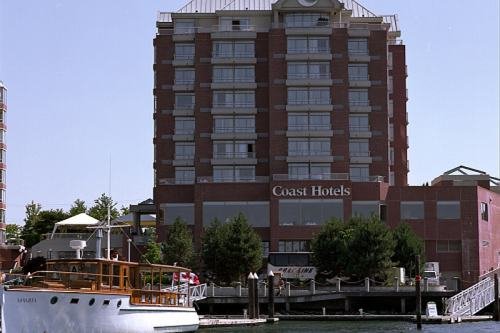 COAST HARBOURSIDE HOTEL AND MARINA 001