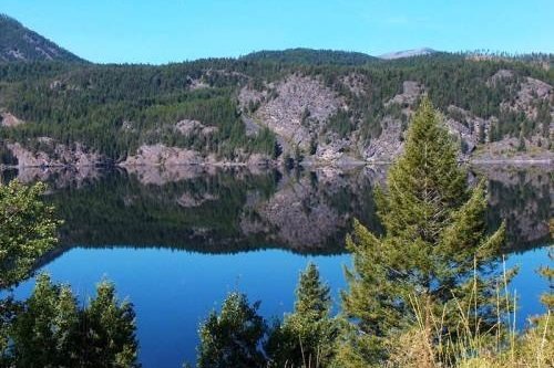 Klik op de afbeelding voor een vergroting Panorama (Invermere) 002