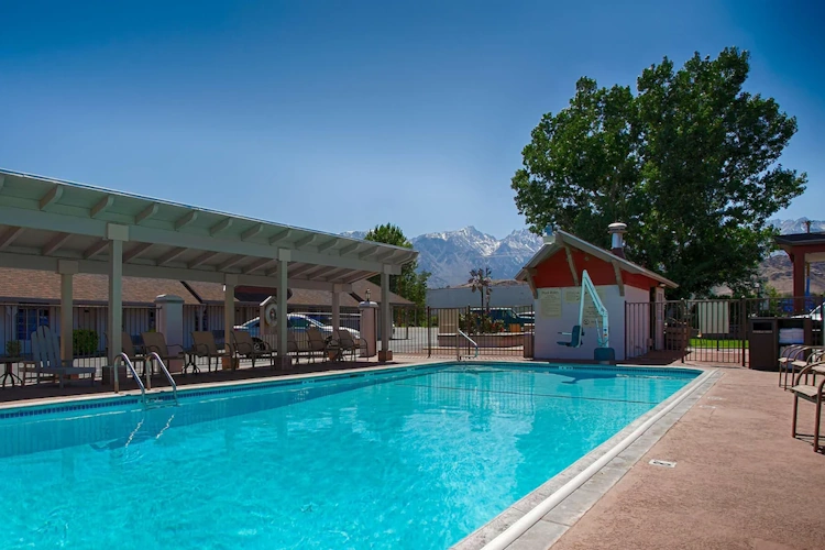 Best Western Frontier Motel zwembad.webp