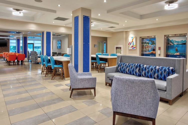 Holiday Inn Express Suites Kingston Central lounge.webp