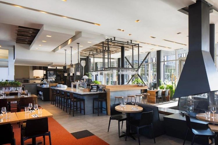 Le Germain Charlevoix Hotel And Spa restaurant.webp