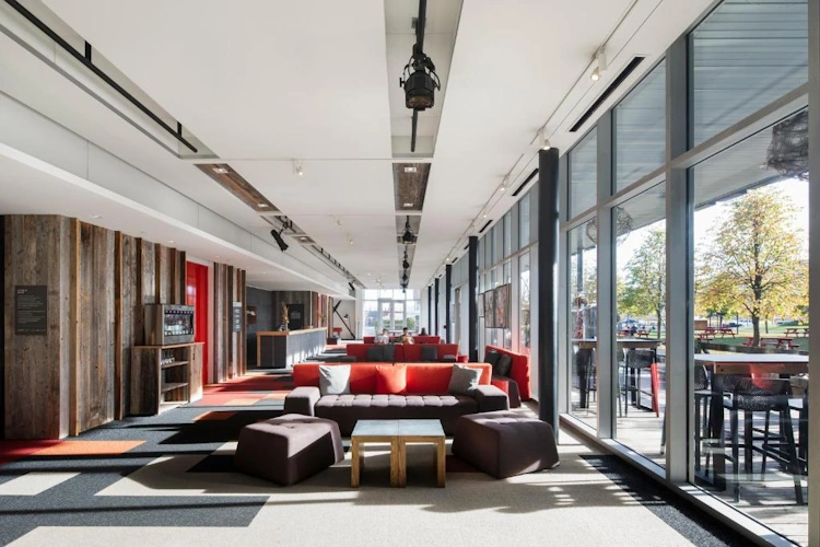 Le Germain Charlevoix Hotel And Spa lounge.webp