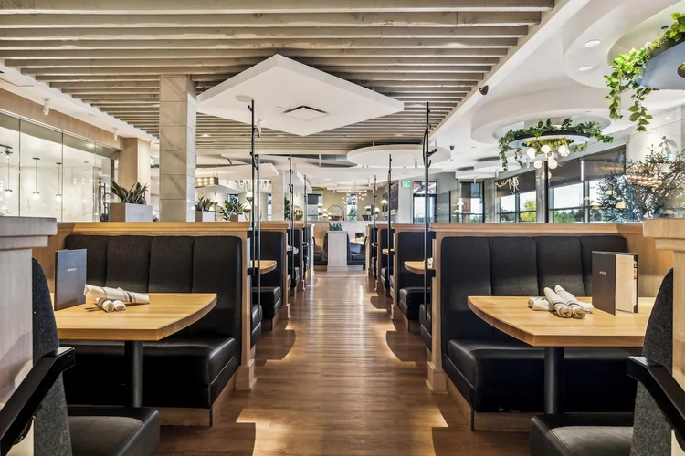 Sandman Hotel Calgary Airport restaurant.webp