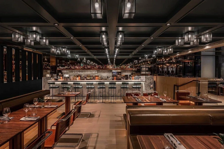 Hotel Le Germain Montreal restaurant bar.webp