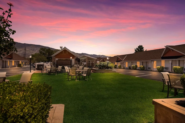 Best Western Frontier Motel tuin.webp