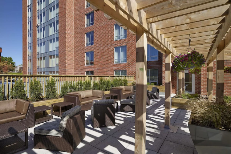 Hampton Inn by Hilton Halifax Downtown buitenterras.webp