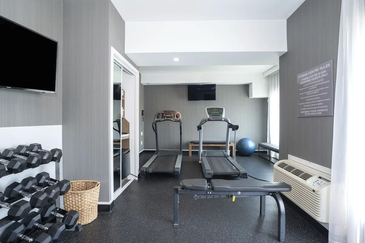 Sandman Hotel Calgary Airport fitness.webp