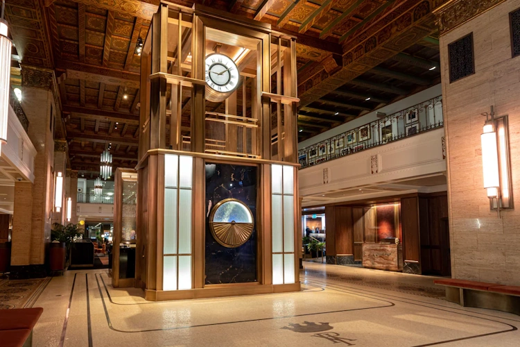 Fairmont Royal York Hotel hal.webp