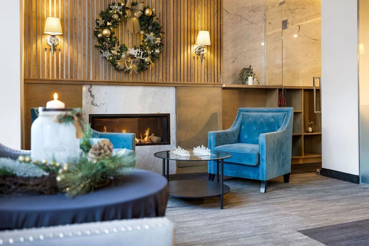 Hotel Port Royal lobby.webp