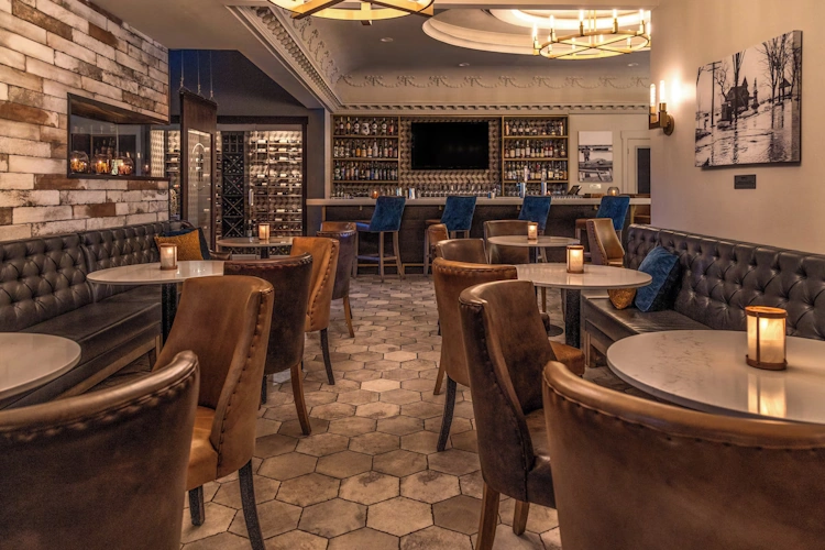 Crowne Plaza Fredericton Lord Beaverbrook restaurant.webp
