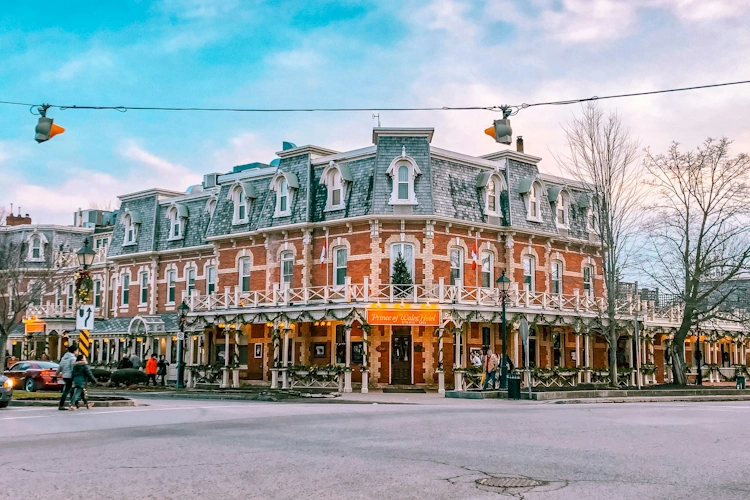 Niagara-on-the-Lake @Dalma Dioszegi on Unsplash.webp
