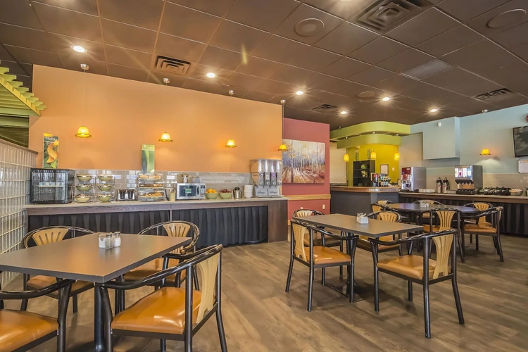 Quality Hotel West Edmonton ontbijt.webp