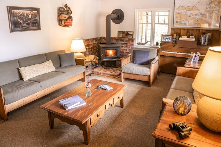Sailcone's Grizzly Bear Lodge woonkamer.webp