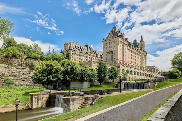 Fairmont Chateau Laurier buitenkant.webp