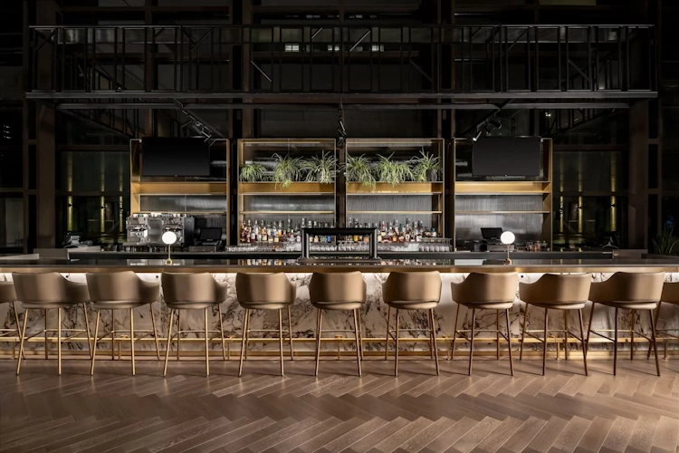 Le Centre Sheraton Montreal Hotel bar.webp