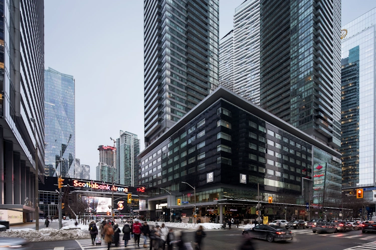 Le Germain Hotel Toronto Mercer buitenkant.webp