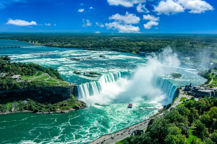 Niagara Falls Photo by Stephen Crane @ Unsplash.webp