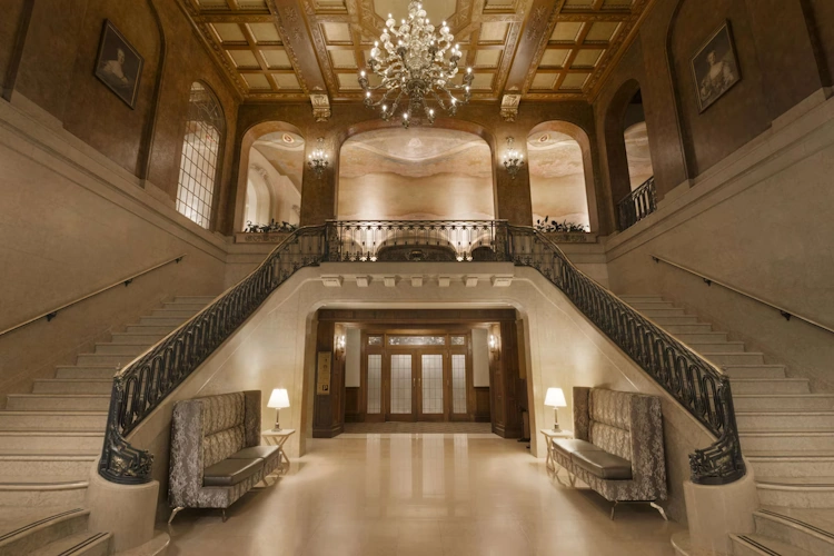 Fairmont Le Chateau Frontenac lobby.webp