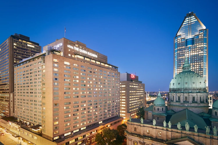 Fairmont The Queen Elizabeth Hotel buitenkant.webp